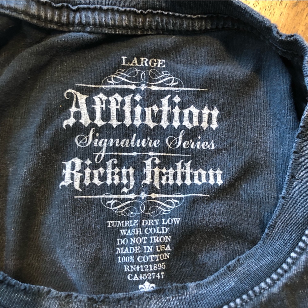 Affliction distressed graphic T-shirt Ricky Hatton Signature Series crop… - Picture 5 of 7